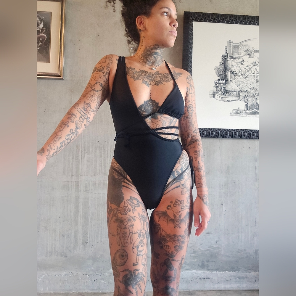 Pretty Little Thing 1 Piece Size 2